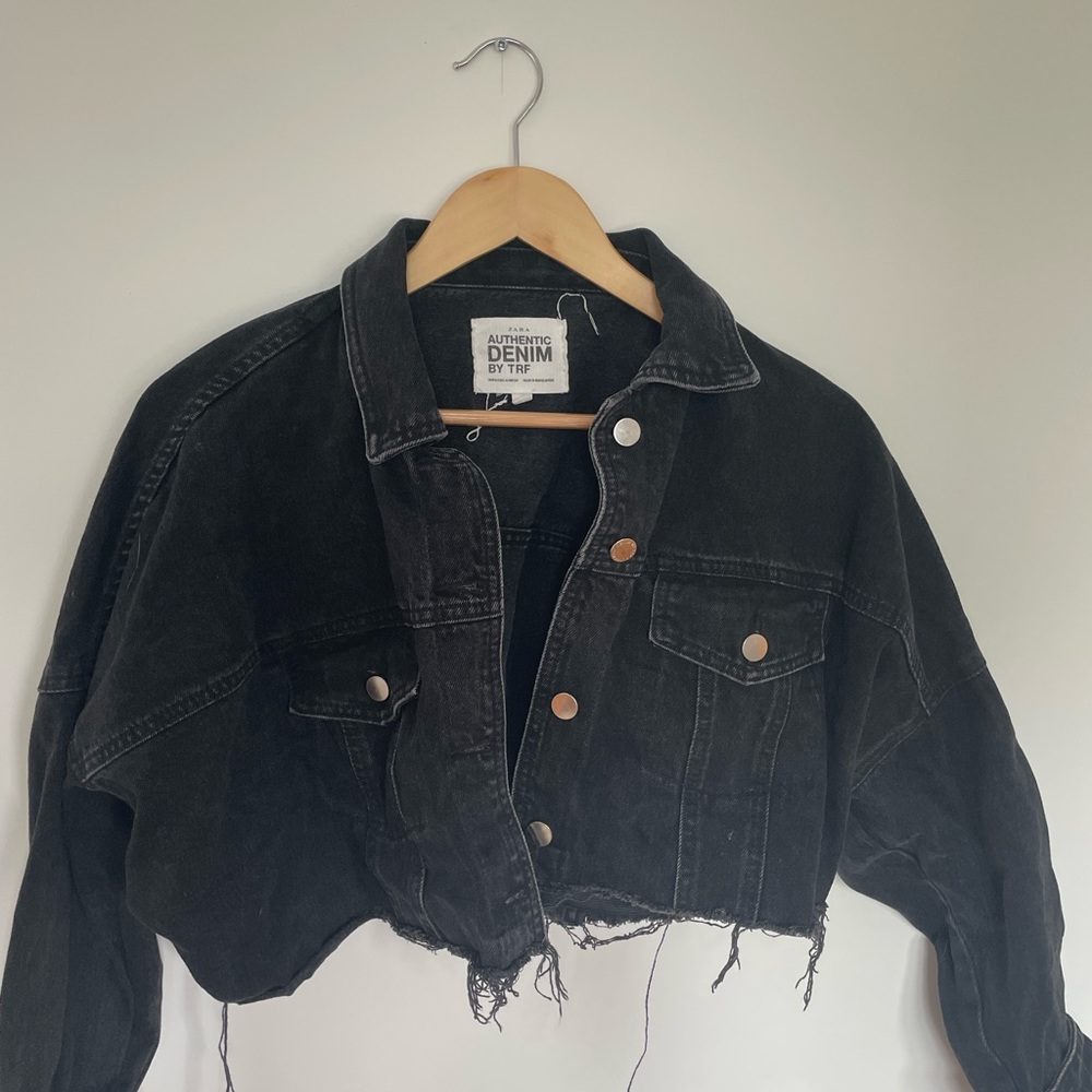 Cropped black jean jacket from Zara